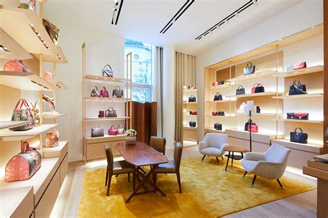 Luxury Shopping Stuttgart (12 Stores): Louis Vuitton, Hermès, 